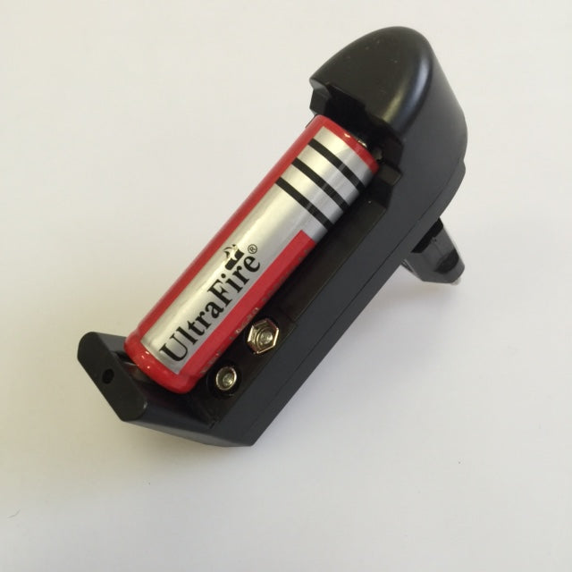 1 Chargeur secteur compatible 4200mah 6000mah + 1 batterie 18650 3000mah - ECLATS DESTOCKAGE