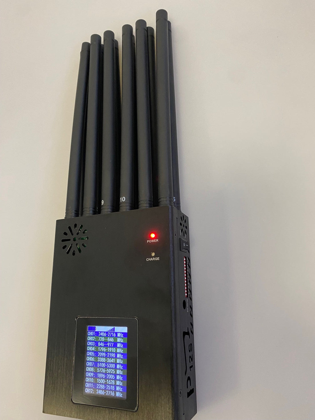 Brouilleur gsm 12 antennes bloqueur 2G 3G 4G 5G WiFi 2.4G 5.8G gps vhf lojack 5G3.5G/3.7G CDMA/GSM LORA DCS/PCS WIFI2.4G/4G2300 ECLATS DESTOCKAGE