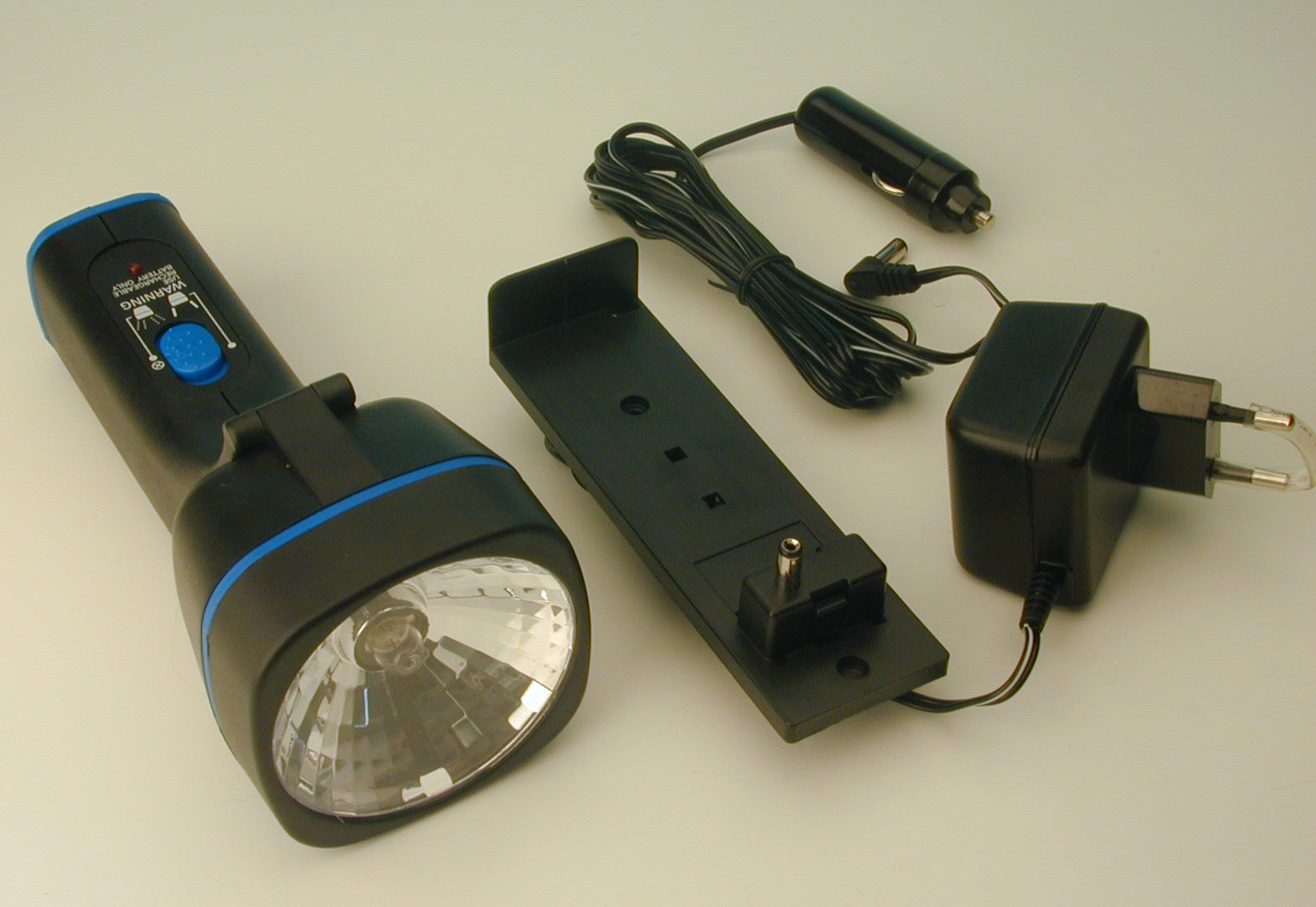 Torche eclairage batterie rechargeable 220v lampe lumiere electrique tête pivotante allume cigare ECLATS DESTOCKAGE
